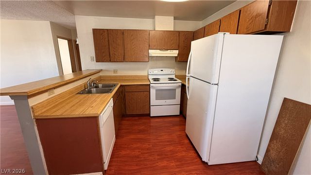 2754 Aarondavid Drive, Las Vegas, NV 89121