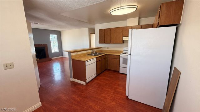 2754 Aarondavid Drive, Las Vegas, NV 89121