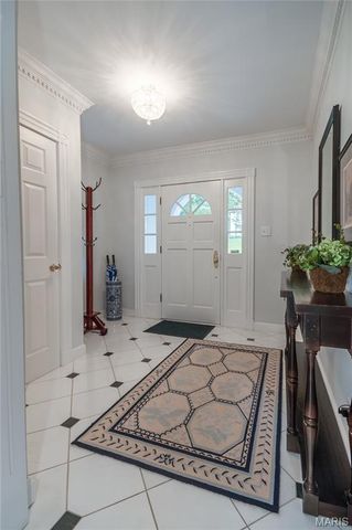 8 Granada Way, Ladue, MO 63124