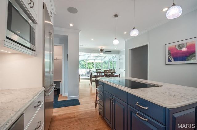 8 Granada Way, Ladue, MO 63124