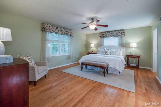 8 Granada Way, Ladue, MO 63124