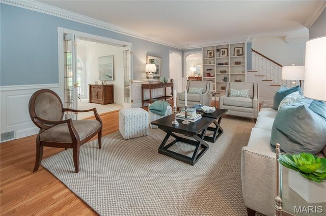 8 Granada Way, Ladue, MO 63124