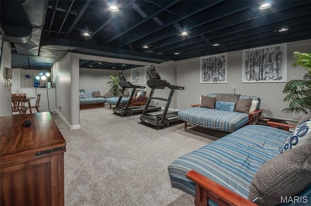 8 Granada Way, Ladue, MO 63124