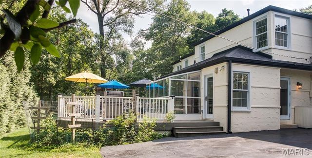 8 Granada Way, Ladue, MO 63124