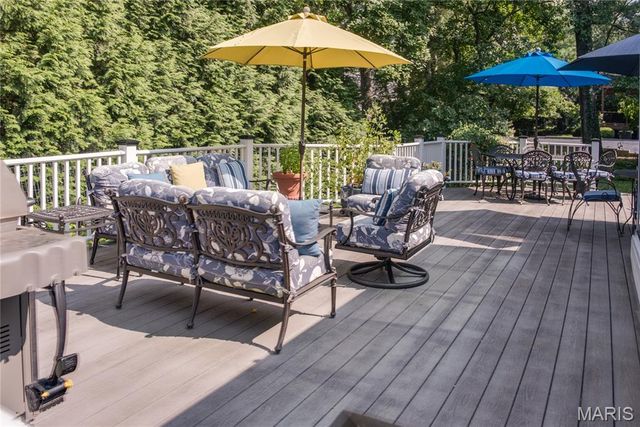 8 Granada Way, Ladue, MO 63124