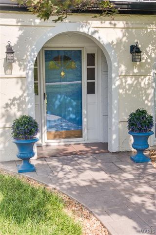 8 Granada Way, Ladue, MO 63124