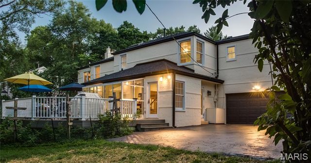 8 Granada Way, Ladue, MO 63124