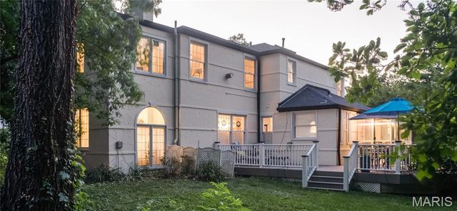 8 Granada Way, Ladue, MO 63124