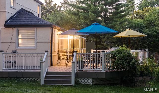 8 Granada Way, Ladue, MO 63124