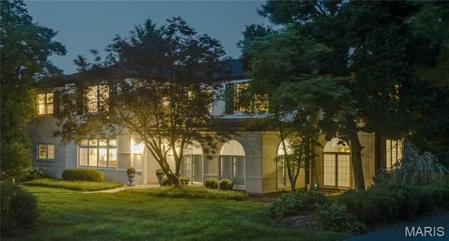 8 Granada Way, Ladue, MO 63124