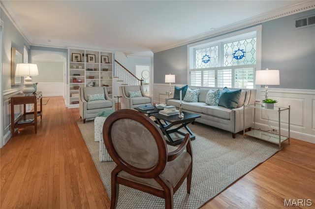 8 Granada Way, Ladue, MO 63124
