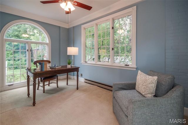 8 Granada Way, Ladue, MO 63124