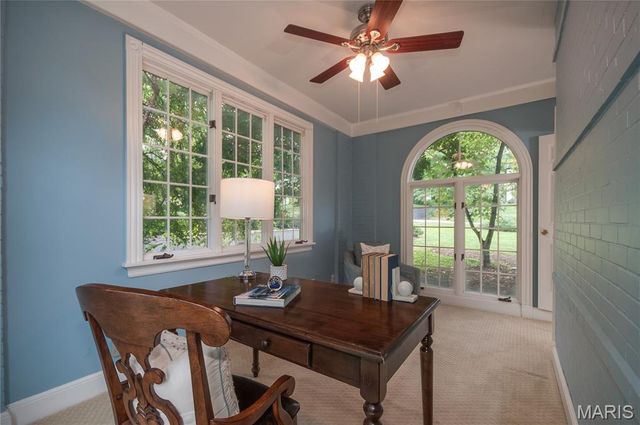 8 Granada Way, Ladue, MO 63124