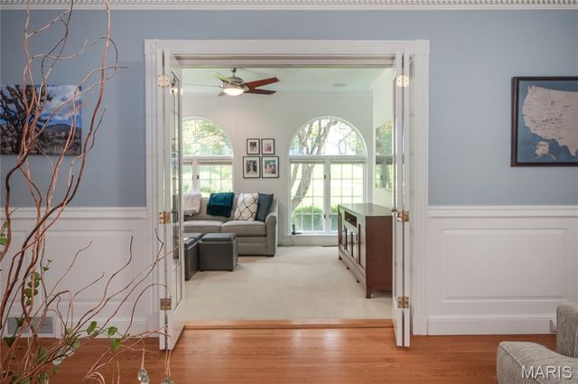 8 Granada Way, Ladue, MO 63124