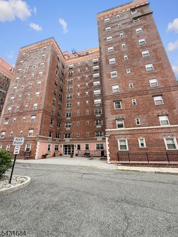 70 S Munn Ave 303, East Orange City, NJ 07018