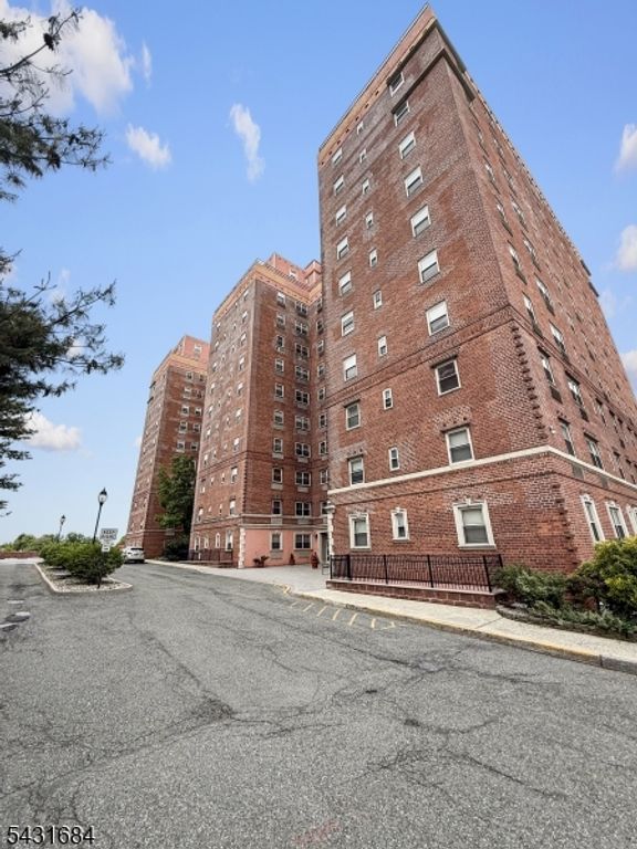 70 S Munn Ave 303, East Orange City, NJ 07018