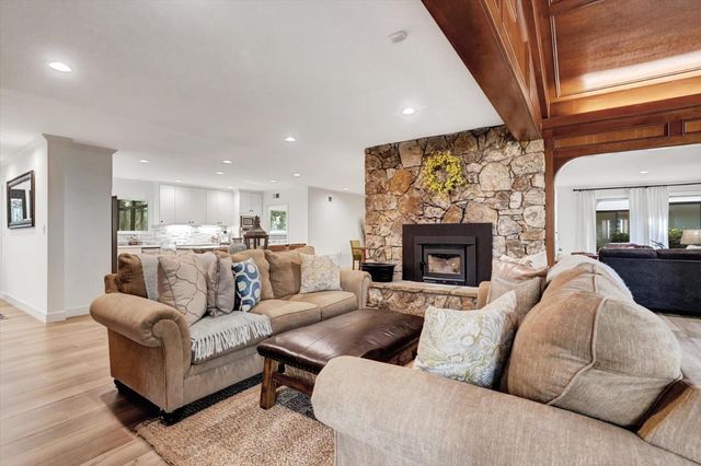 13757 Seven Cedars Dr, Grass Valley, CA 95945