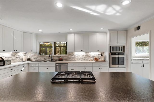 13757 Seven Cedars Dr, Grass Valley, CA 95945