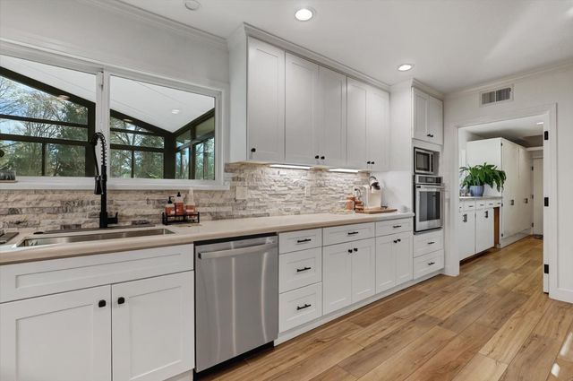 13757 Seven Cedars Dr, Grass Valley, CA 95945