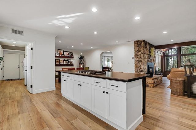 13757 Seven Cedars Dr, Grass Valley, CA 95945