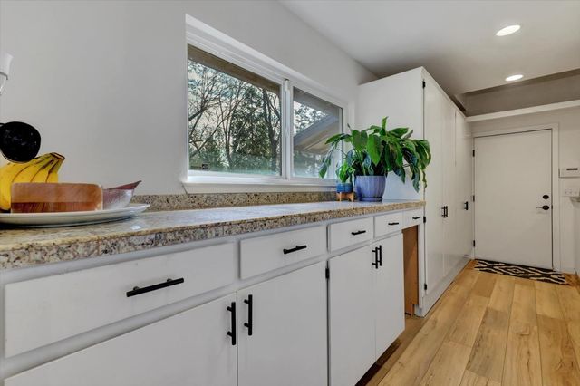 13757 Seven Cedars Dr, Grass Valley, CA 95945