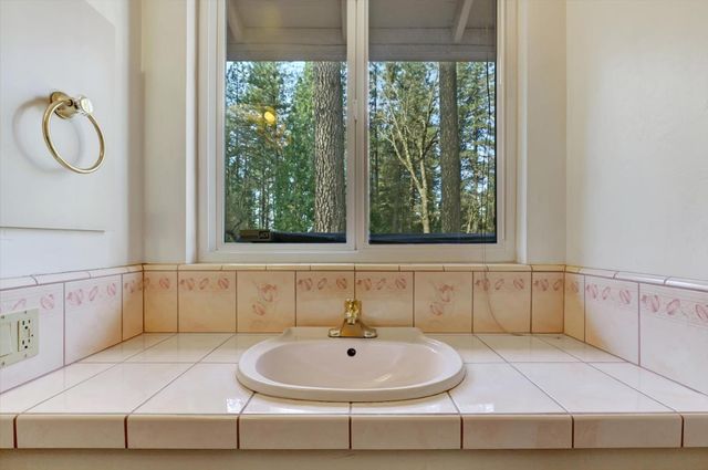 13757 Seven Cedars Dr, Grass Valley, CA 95945