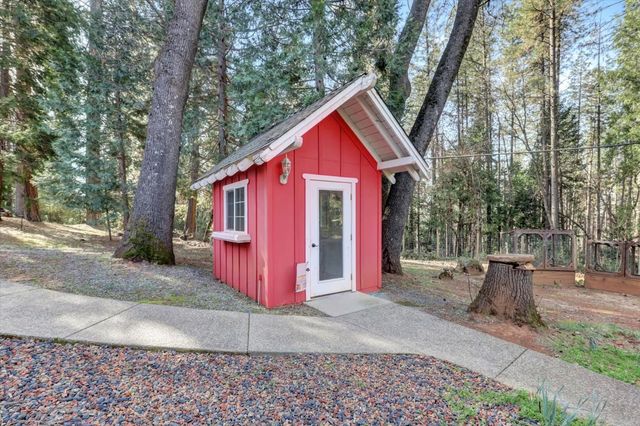 13757 Seven Cedars Dr, Grass Valley, CA 95945