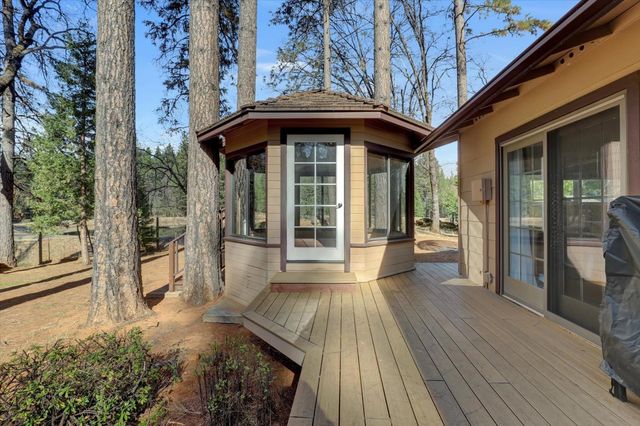 13757 Seven Cedars Dr, Grass Valley, CA 95945