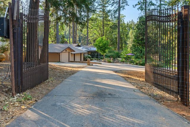 13757 Seven Cedars Dr, Grass Valley, CA 95945