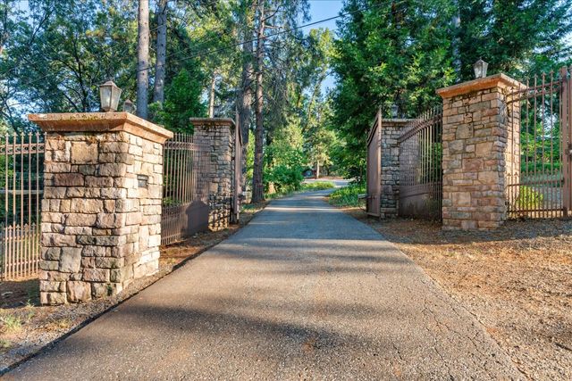 13757 Seven Cedars Dr, Grass Valley, CA 95945
