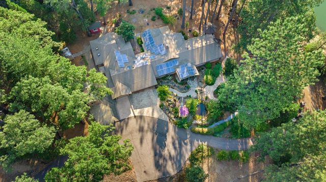 13757 Seven Cedars Dr, Grass Valley, CA 95945