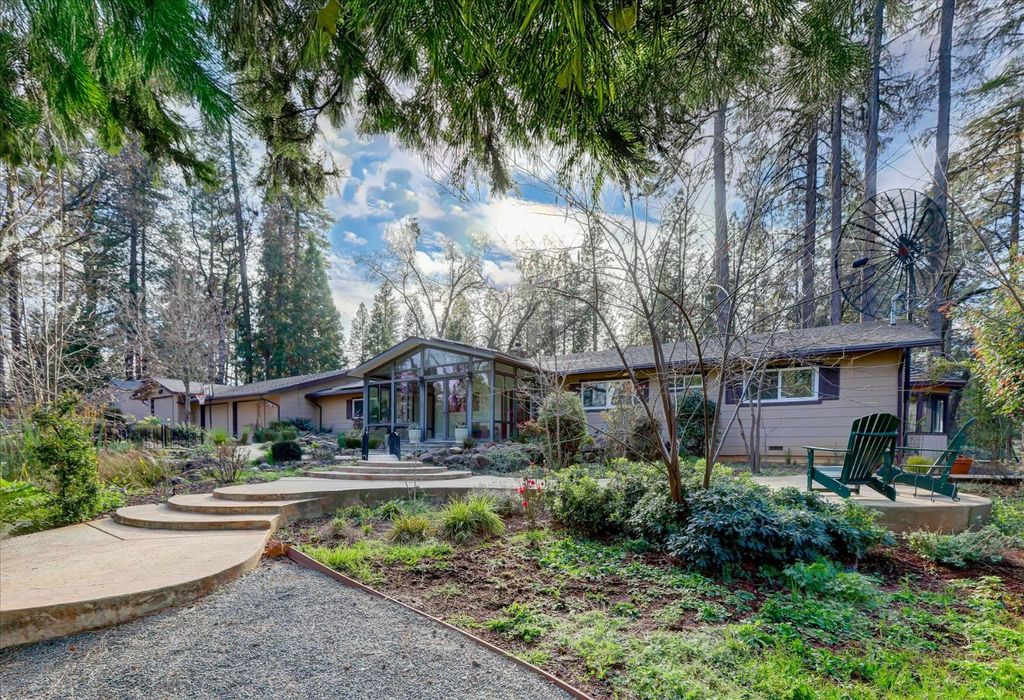 13757 Seven Cedars Dr, Grass Valley, CA 95945
