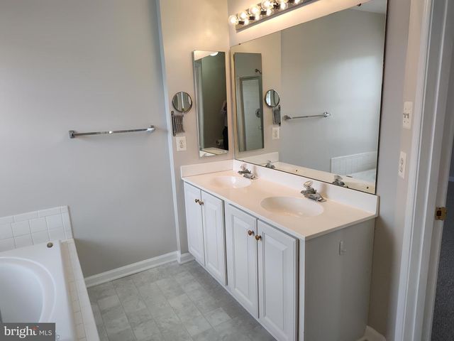 5032 FINSBURY RD, Rosedale, MD 21237