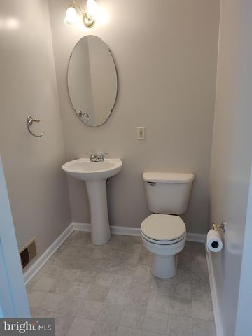 5032 FINSBURY RD, Rosedale, MD 21237