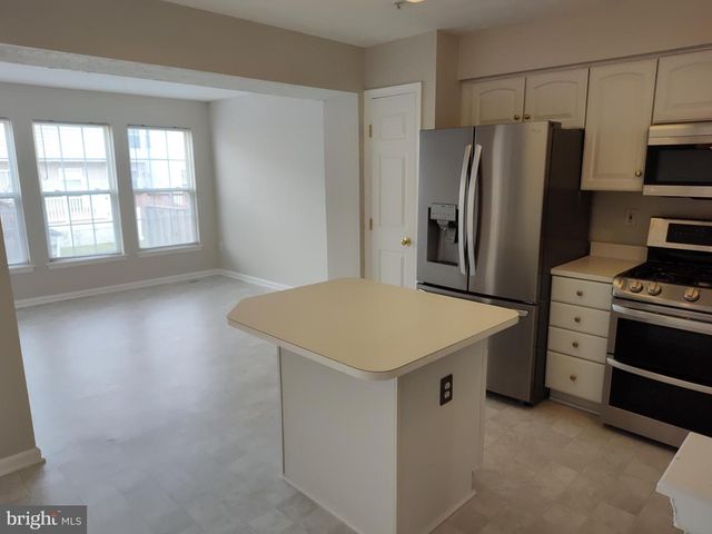 5032 FINSBURY RD, Rosedale, MD 21237