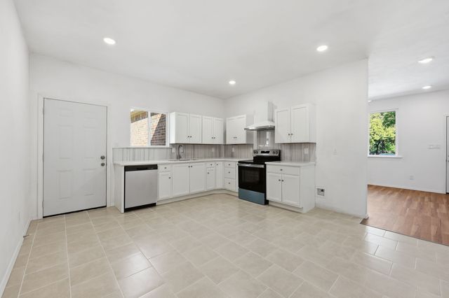 214 Pembrook Street, Lake Dallas, TX 75065