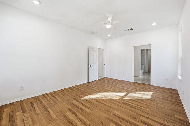 214 Pembrook Street, Lake Dallas, TX 75065