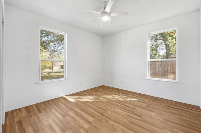 214 Pembrook Street, Lake Dallas, TX 75065