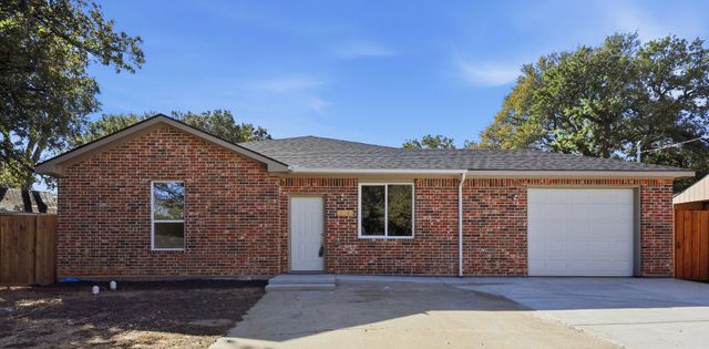 214 Pembrook Street, Lake Dallas, TX 75065