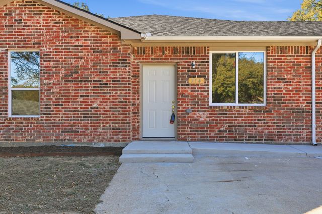214 Pembrook Street, Lake Dallas, TX 75065