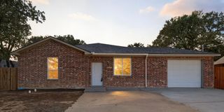 214 Pembrook Street, Lake Dallas, TX 75065