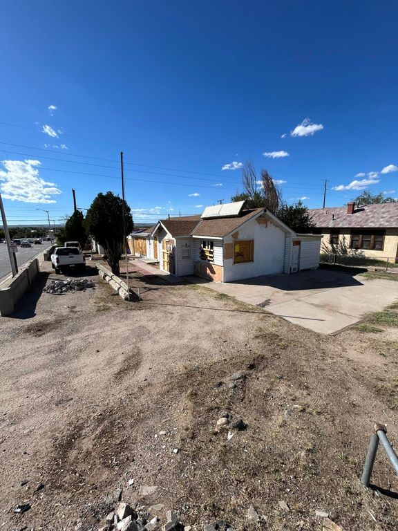 1317 EDITH Boulevard SE, Albuquerque, NM 87102