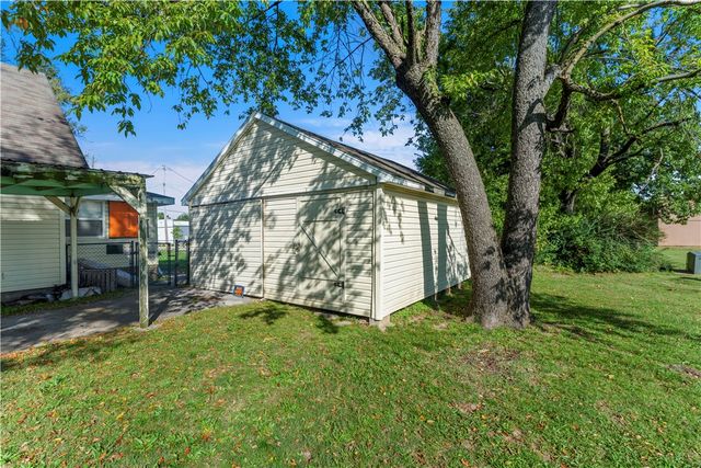 722 Oak Avenue, Springdale, AR 72764