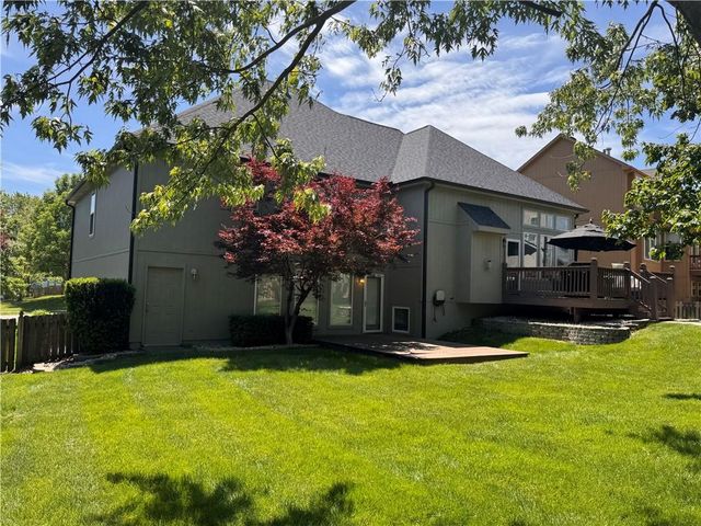 3008 Saddlewood Drive, Lee's Summit, MO 64081
