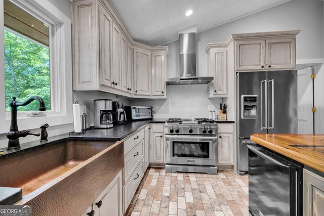 102 Pine Tree Trace, Lavonia, GA 30553