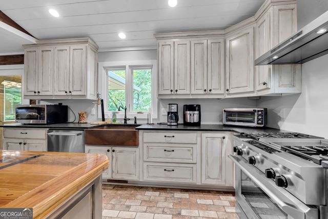 102 Pine Tree Trace, Lavonia, GA 30553