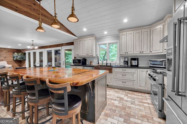 102 Pine Tree Trace, Lavonia, GA 30553