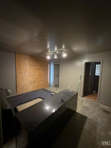 412 Gabriel Drive, Bakersfield, CA 93309