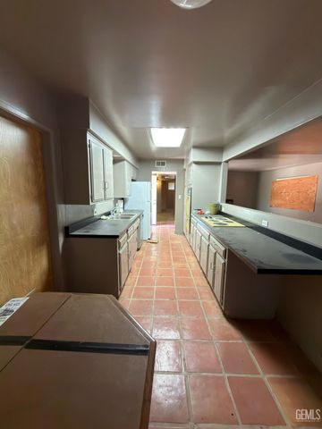 412 Gabriel Drive, Bakersfield, CA 93309