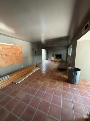 412 Gabriel Drive, Bakersfield, CA 93309